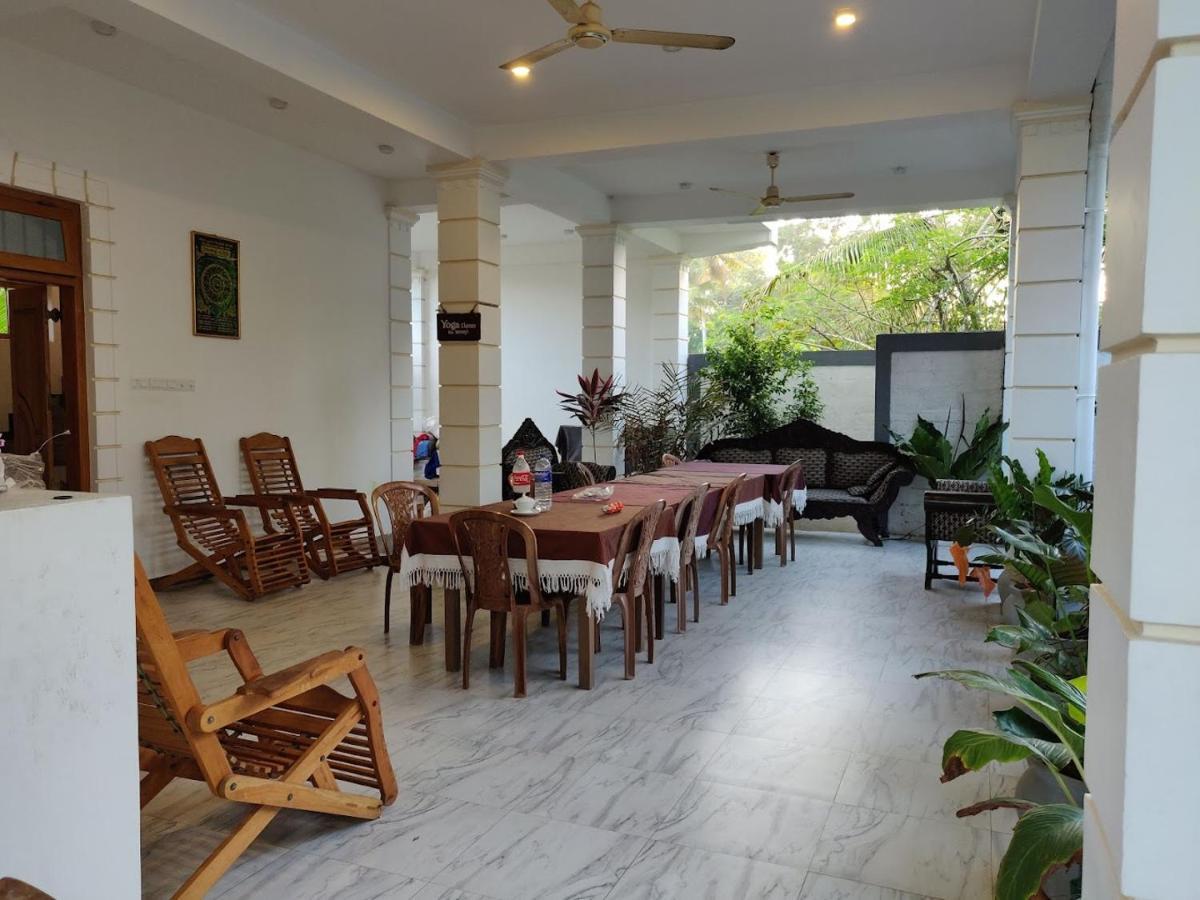 Hotel Surf'N Lanka - Surf School à Weligama Extérieur photo