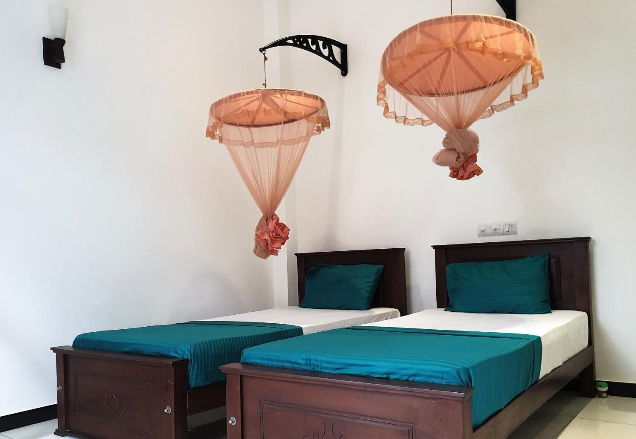 Hotel Surf'N Lanka - Surf School à Weligama Extérieur photo