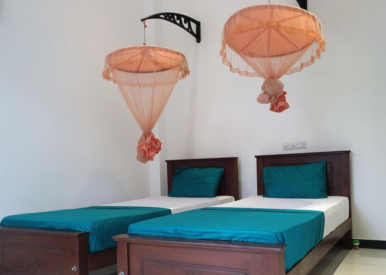 Hotel Surf'N Lanka - Surf School à Weligama Extérieur photo